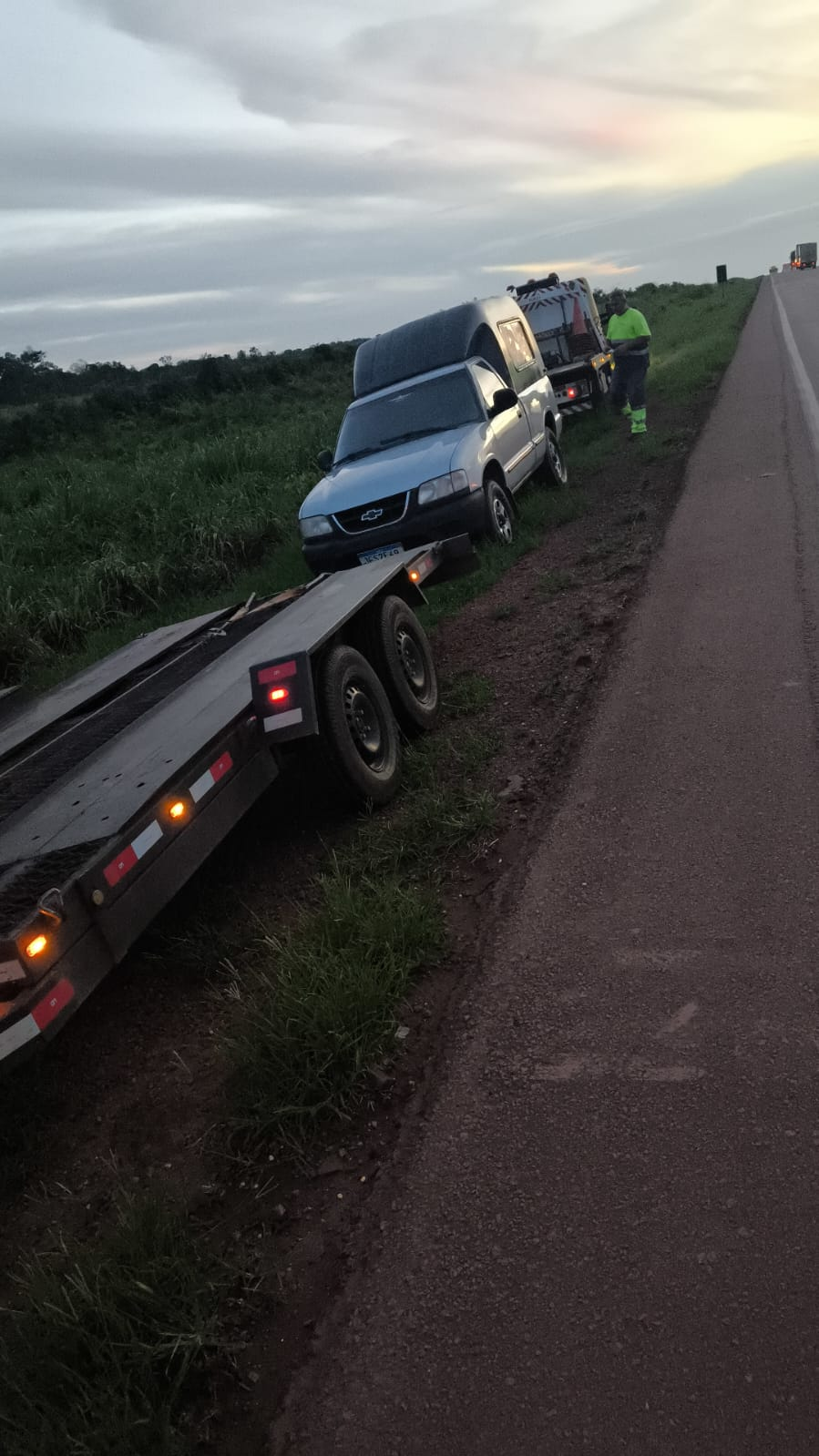 Atendimento de guincho noturno na BR-163 em Matupá MT